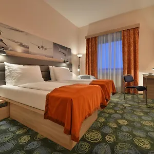 Ramada Airport فندق براغ
